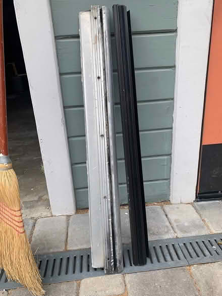 Photo of free front door threshold (downtown Palo Alto) #1
