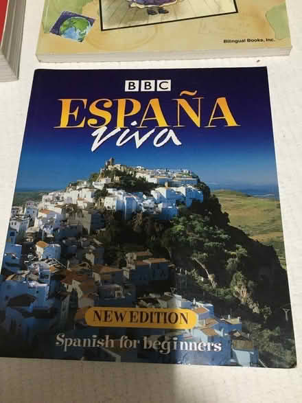 Photo of free Spanish learning books (North Cheam KT4) #1