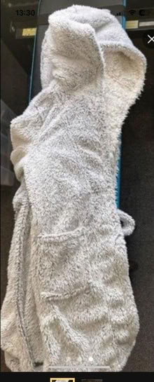 Photo of free X2 Dressing gowns ages 8-9 years (PE15) #2