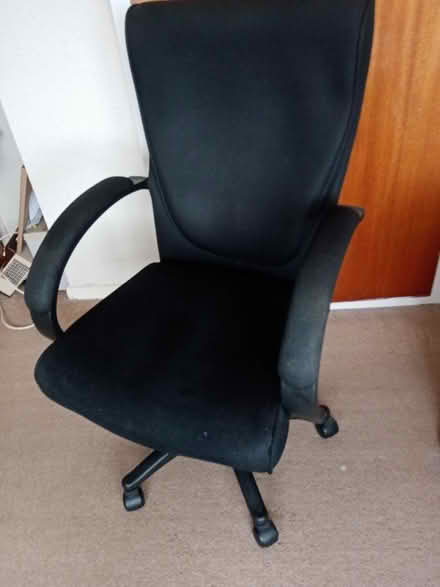 Photo of free to collect Large Office swivel Chair (Bilton HG1) #3