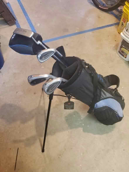 Photo of free Kids Golf Clubs & Bag (Chesterfield) #1