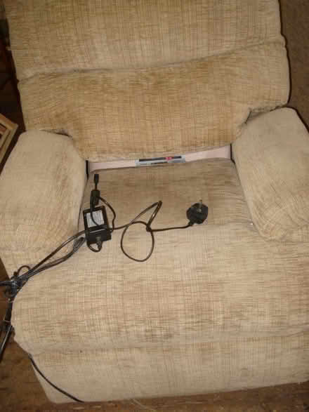 Photo of free 'Electric' armchair (Pensax WR6) #3