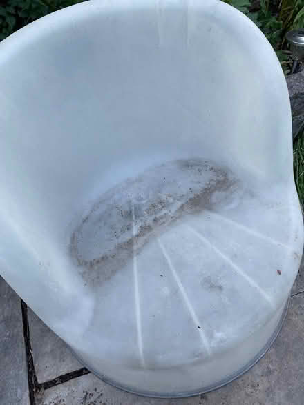 Photo of free outdoor club chair (Neyagawa river glen, oakville.) #1