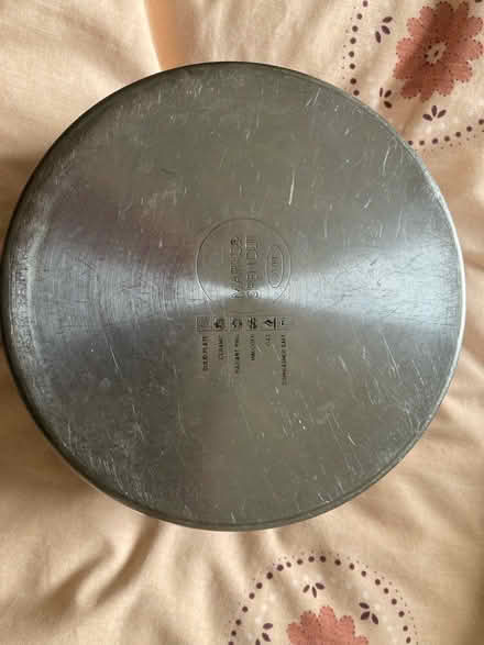 Photo of free medium-sized, solid saucepan (Highbury N5) #2