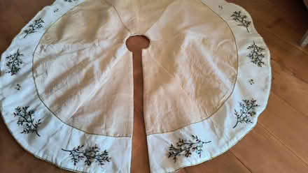 Photo of free Christmas Tree Skirt (Westmont) #4