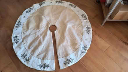 Photo of free Christmas Tree Skirt (Westmont) #1