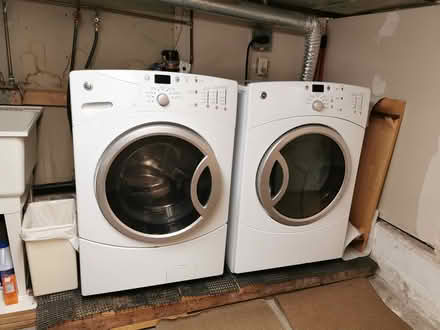 Photo of free Older GE Washer and dryer for parts (Vanier north) #1