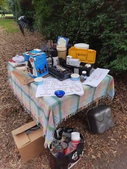 Photo of free kitchen/houshold items (W4) #2