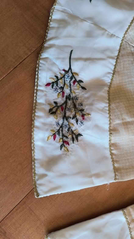 Photo of free Christmas Tree Skirt (Westmont) #2