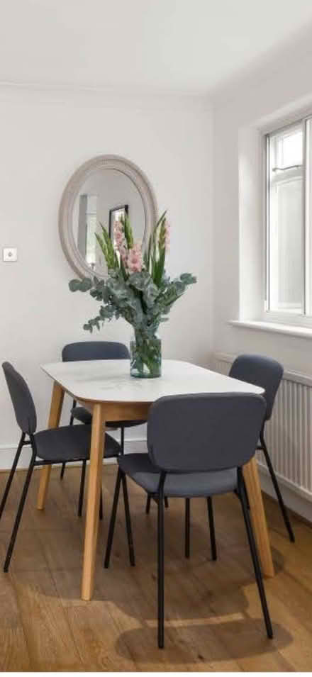 Photo of free Extendable dining table (SW19) #1