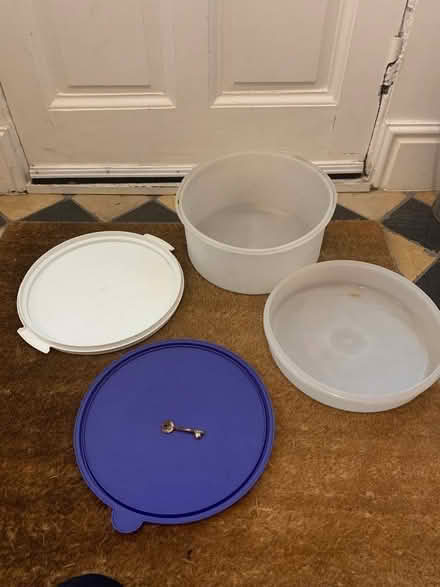 Photo of free Cake and muffin containers (Christleton CH3) #1