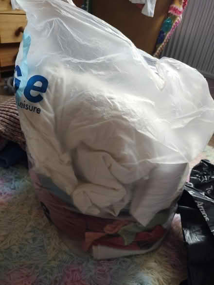 Photo of free Old bedding and towels (Eaton NR4) #1