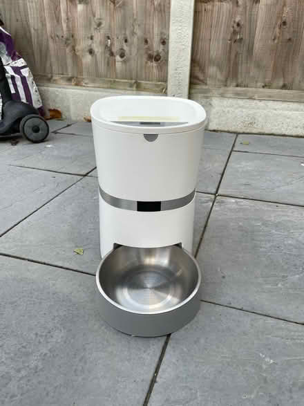 Photo of free Cat Feeder/Waterdispenser/toy/clean (Cheshunt EN8) #1