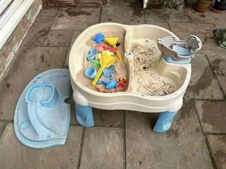 Photo of free Sand and water table for toddlers (Park Hill, Croydon, CR0) #1