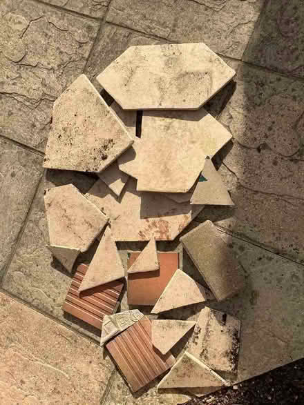 Photo of free Various tile offcuts (Thorney Leys OX28) #1