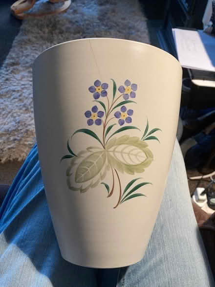 Photo of free large vase (tunstall LA6) #1