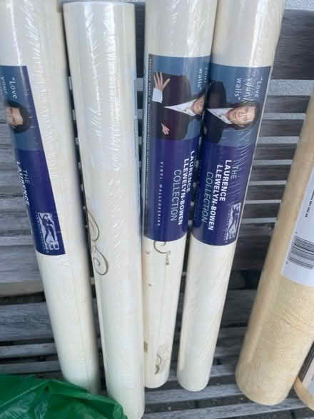 Photo of free 4 rolls cream coloured wallpaper (Hove) #1