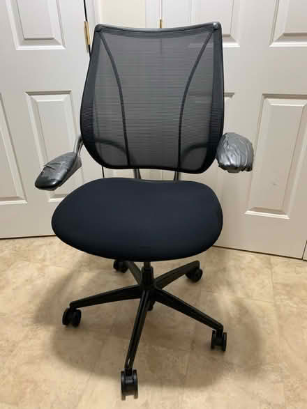 Photo of free swivel office chair (Boulevard Manor) #1