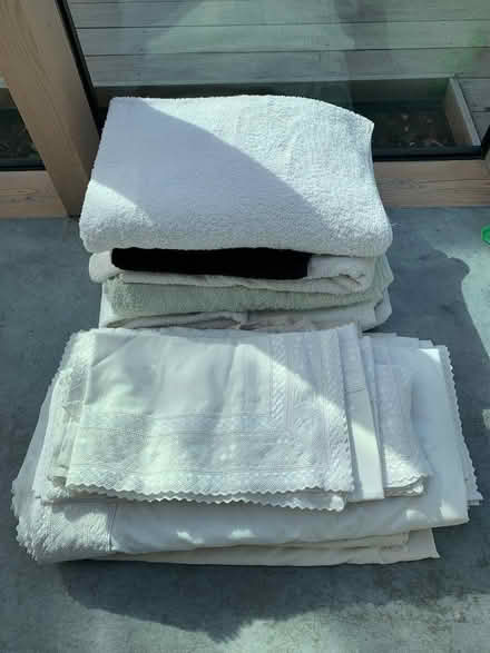 Photo of free Towels and bedding (Marshalswick AL1) #1