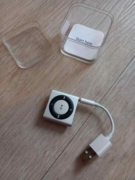 Photo of free I-pod? Thingy? *No earphones (OL12) #2