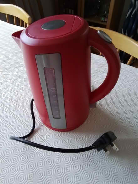 Photo of free Red kettle (Selattyn SY10) #1