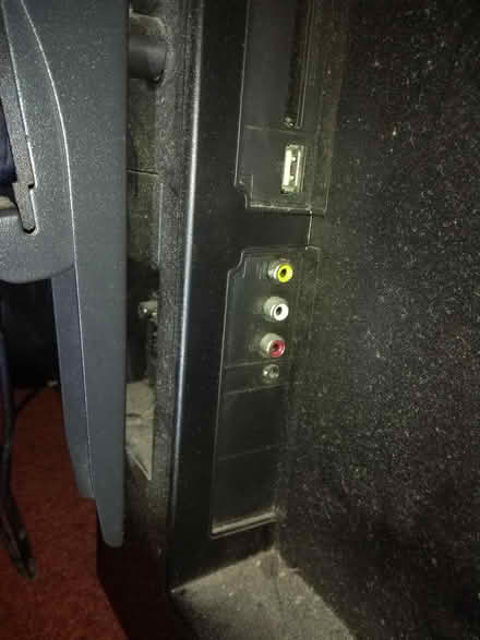 Photo of free 40" BUSH Flat Screen TV (Horndean / Cowplain) #4