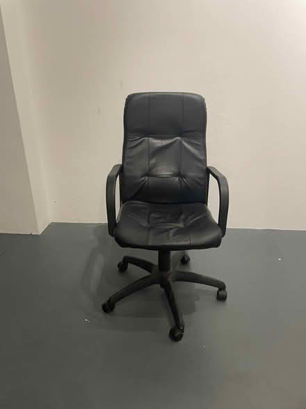 Photo of free 1x office chair (Abington Ave) #1