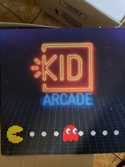 Photo of free kids arcade sign (20012) #1