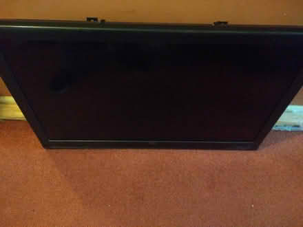 Photo of free 40" BUSH Flat Screen TV (Horndean / Cowplain) #2