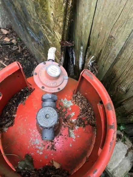 Photo of free 2 Gas Cylinders (Sandhurst TN18) #2