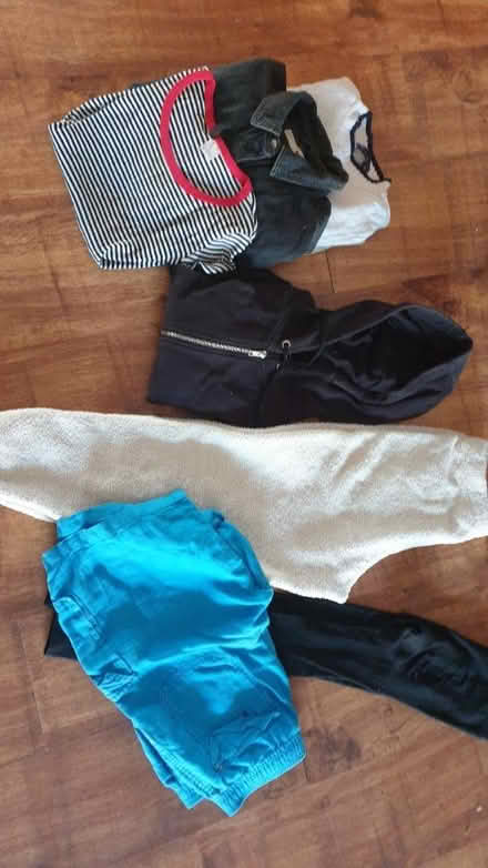 Photo of free Size 8 womens clothes (TW7) #1
