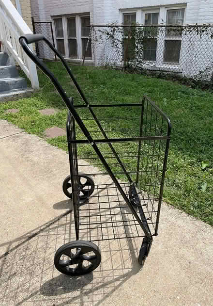 Photo of free large shopping cart (Capitol Hill) #2