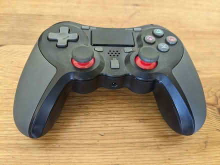 Photo of free PS4 Controller (TW1 Twickenham) #1