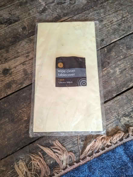 Photo of free tablecloth (Plumstead common SE18) #1