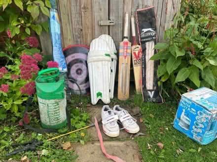 Photo of free cricket pads & stumps wd3 (Heronsgate WD3) #1