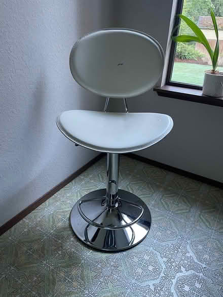 Photo of free Swivel Chair (Woodinville) #1