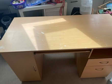 Photo of free Wood Computer Desk (HP5 Chesham) #1