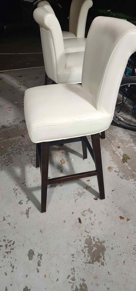 Photo of free 4 great quality bar stools (Aberfoyle, 5 mins S of Guelph) #4