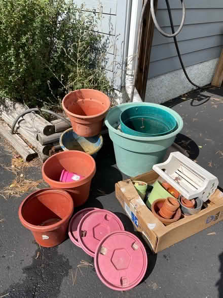 Photo of free Various pots (Westerville) #1
