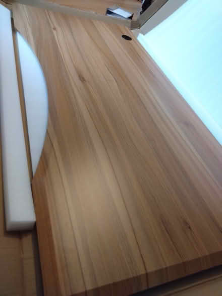 Photo of free Desktop 140x70 (never used, very minor damage) (North Sheen TW9) #2