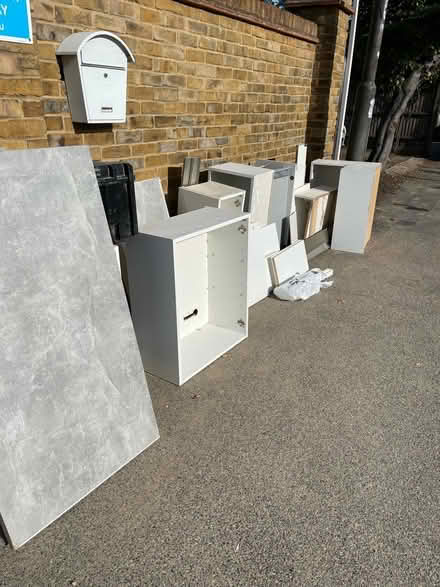 Photo of free Howdens kitchen pieces (Wimbledon SW20) #1