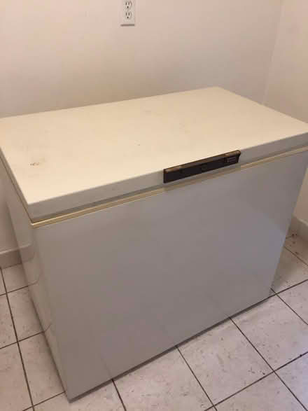 Photo of free Chest freezer (Bathurst and Sheppard) #2