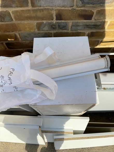 Photo of free Howdens kitchen pieces (Wimbledon SW20) #4