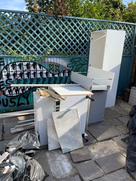 Photo of free Howdens kitchen pieces (Wimbledon SW20) #3