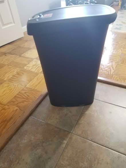 Photo of free Trashcan (Woodley Park) #3