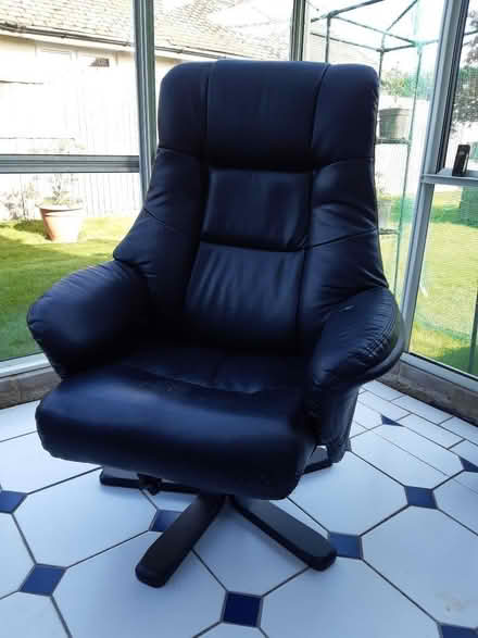 Photo of free Recliner lounge chair (Glenleigh Park TN39) #3