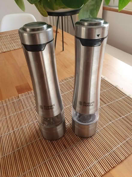 Photo of free Salt and pepper grinders (battery) (Rotherhithe) #1