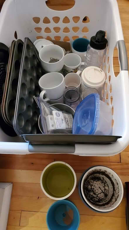 Photo of free Grill and misc kitchen stuff (James & Kent) #1