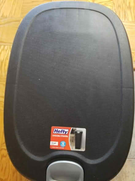 Photo of free Trashcan (Woodley Park) #2