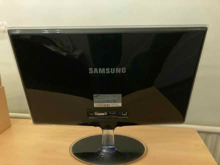 Photo of free Samsung PC computer screen (Wandsworth Common SW12) #2